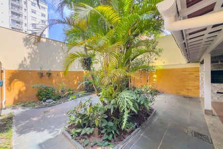 Casa para alugar com 224m², 4 quartos e 3 vagasQuintal