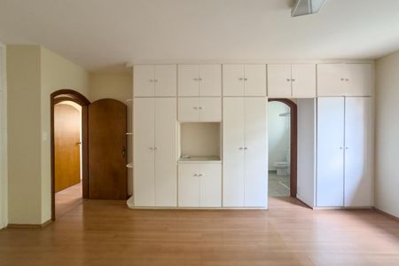 Casa para alugar com 224m², 4 quartos e 3 vagasSuíte