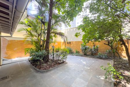 Casa para alugar com 224m², 4 quartos e 3 vagasQuintal