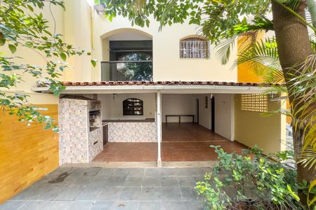 Casa para alugar com 224m², 4 quartos e 3 vagasQuintal