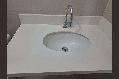 Apartamento à venda com 60m², 2 quartos e 2 vagas Apartamento à venda com 60m², 2 quartos e 2 vagasBanheiro