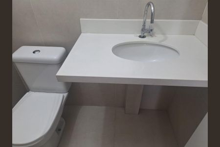 Banheiro de apartamento à venda com 2 quartos, 60m² em Vila Valparaíso, Santo André