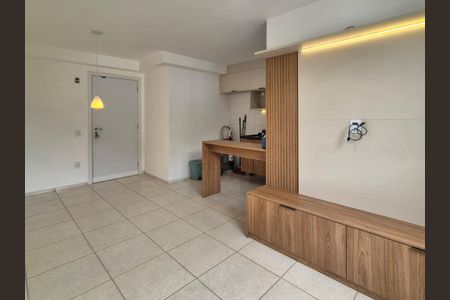 Sala  de apartamento para alugar com 2 quartos, 50m² em Barra da Tijuca, Rio de Janeiro