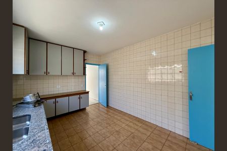 Casa para alugar com 250m², 3 quartos e 2 vagas Casa para alugar com 250m², 3 quartos e 2 vagasCozinha