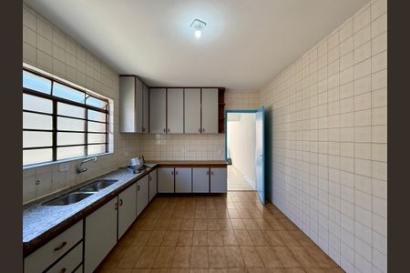 Casa para alugar com 250m², 3 quartos e 2 vagas Casa para alugar com 250m², 3 quartos e 2 vagasCozinha