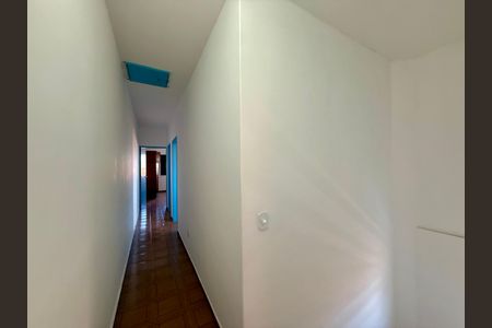 Casa para alugar com 250m², 3 quartos e 2 vagas Casa para alugar com 250m², 3 quartos e 2 vagasCorredor Quartos