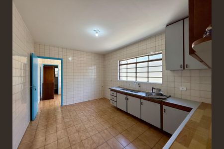 Casa para alugar com 250m², 3 quartos e 2 vagas Casa para alugar com 250m², 3 quartos e 2 vagasCozinha
