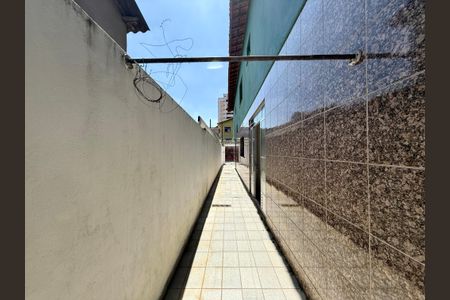 Casa para alugar com 250m², 3 quartos e 2 vagas Casa para alugar com 250m², 3 quartos e 2 vagasQuintal Lateral