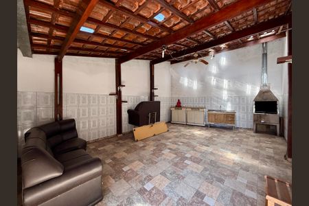 Casa para alugar com 250m², 3 quartos e 2 vagas Casa para alugar com 250m², 3 quartos e 2 vagasChurrasqueira