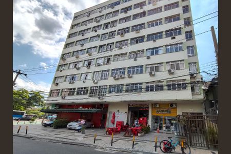 Apartamento para alugar com 90m², 2 quartos e sem vagaFachada e portaria