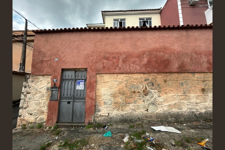 Casa para alugar com 50m², 2 quartos e sem vagaFachada + plaquinha