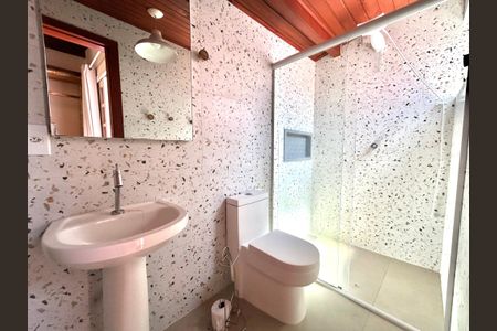 Banheiro  de apartamento para alugar com 1 quarto, 30m² em Campeche Leste, Florianópolis