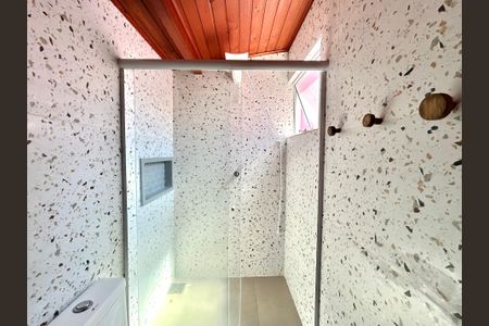 Banheiro  de apartamento para alugar com 1 quarto, 30m² em Campeche Leste, Florianópolis