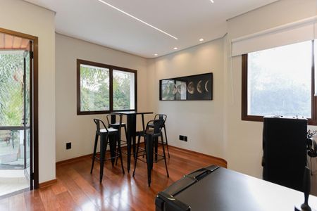 Apartamento à venda com 250m², 4 quartos e 5 vagas Apartamento à venda com 250m², 4 quartos e 5 vagasSala de TV