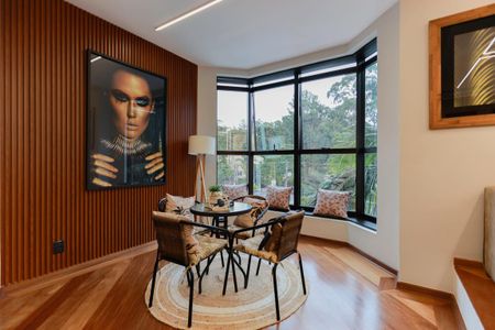 Apartamento à venda com 250m², 4 quartos e 5 vagas Apartamento à venda com 250m², 4 quartos e 5 vagasSala de lareira