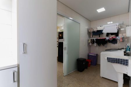Apartamento à venda com 250m², 4 quartos e 5 vagas Apartamento à venda com 250m², 4 quartos e 5 vagasÁrea de serviço