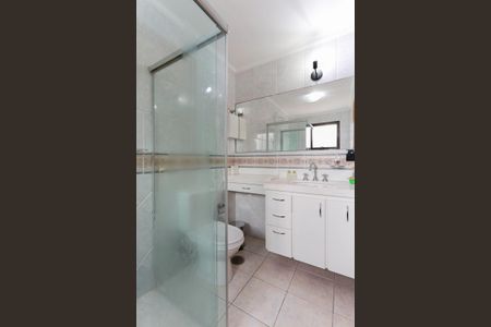 Apartamento à venda com 250m², 4 quartos e 5 vagas Apartamento à venda com 250m², 4 quartos e 5 vagasBanheiro da suíte 2