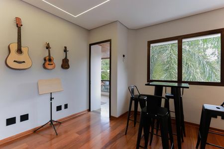 Apartamento à venda com 250m², 4 quartos e 5 vagas Apartamento à venda com 250m², 4 quartos e 5 vagasSala de TV