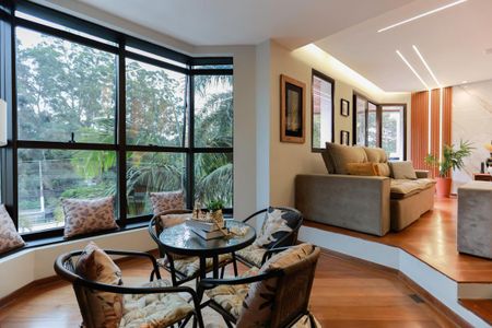 Apartamento à venda com 250m², 4 quartos e 5 vagas Apartamento à venda com 250m², 4 quartos e 5 vagasSala de lareira