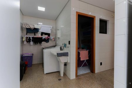 Apartamento à venda com 250m², 4 quartos e 5 vagas Apartamento à venda com 250m², 4 quartos e 5 vagasÁrea de serviço