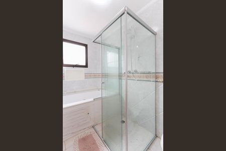 Apartamento à venda com 250m², 4 quartos e 5 vagas Apartamento à venda com 250m², 4 quartos e 5 vagasBanheiro da suíte 2