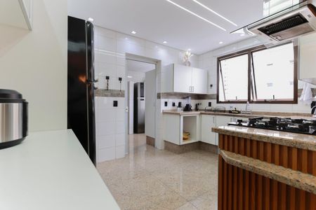 Apartamento à venda com 250m², 4 quartos e 5 vagas Apartamento à venda com 250m², 4 quartos e 5 vagasCozinha