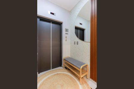 Apartamento à venda com 250m², 4 quartos e 5 vagas Apartamento à venda com 250m², 4 quartos e 5 vagasHall exclusivo