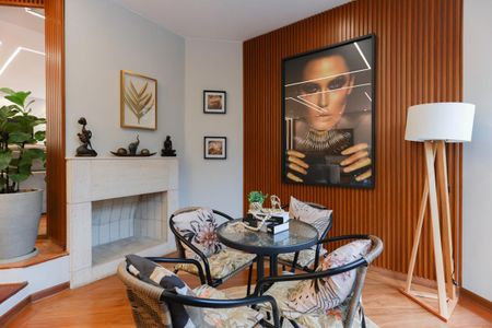 Apartamento à venda com 250m², 4 quartos e 5 vagas Apartamento à venda com 250m², 4 quartos e 5 vagasSala de lareira