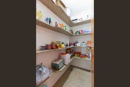 Apartamento à venda com 250m², 4 quartos e 5 vagas Apartamento à venda com 250m², 4 quartos e 5 vagasDespensa