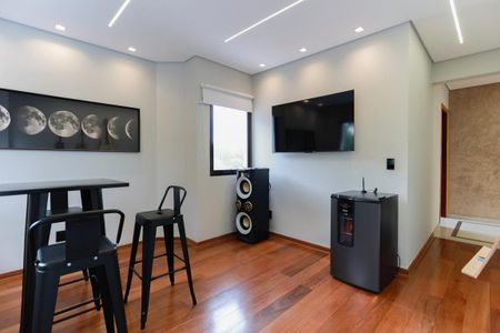 Apartamento à venda com 250m², 4 quartos e 5 vagas Apartamento à venda com 250m², 4 quartos e 5 vagasSala de TV