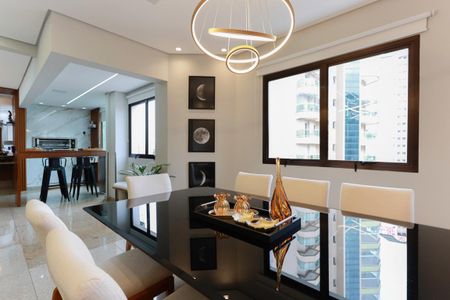 Apartamento à venda com 250m², 4 quartos e 5 vagas Apartamento à venda com 250m², 4 quartos e 5 vagasSala de jantar
