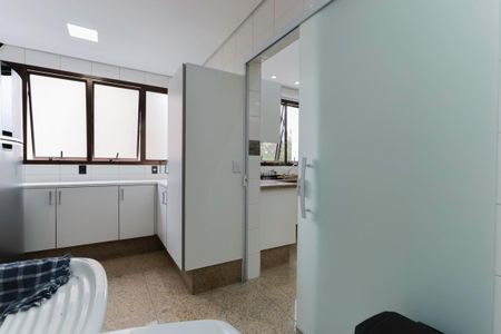 Apartamento à venda com 250m², 4 quartos e 5 vagas Apartamento à venda com 250m², 4 quartos e 5 vagasÁrea de serviço