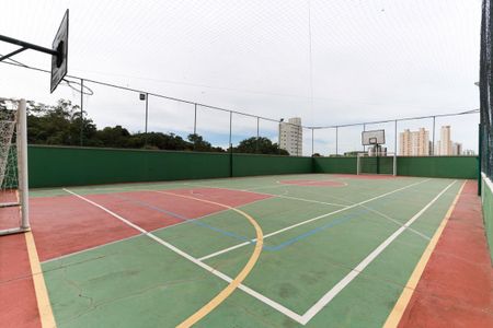 Apartamento à venda com 250m², 4 quartos e 5 vagas Apartamento à venda com 250m², 4 quartos e 5 vagasÁrea comum - Quadra esportiva