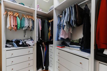 Apartamento à venda com 250m², 4 quartos e 5 vagas Apartamento à venda com 250m², 4 quartos e 5 vagasCloset da suíte 1