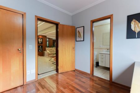 Apartamento à venda com 250m², 4 quartos e 5 vagas Apartamento à venda com 250m², 4 quartos e 5 vagasSuíte 4