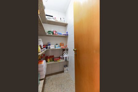 Apartamento à venda com 250m², 4 quartos e 5 vagas Apartamento à venda com 250m², 4 quartos e 5 vagasDespensa