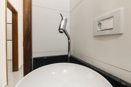 Apartamento à venda com 38m², 2 quartos e sem vaga Apartamento à venda com 38m², 2 quartos e sem vagaBanheiro