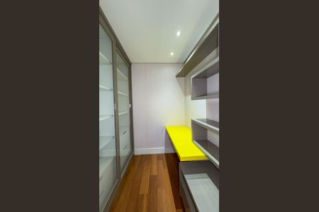 Apartamento à venda com 185m², 3 quartos e 3 vagasEscritório