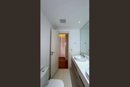 Apartamento à venda com 185m², 3 quartos e 3 vagasBanheiro da Suíte 1