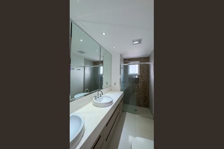 Apartamento à venda com 185m², 3 quartos e 3 vagasBanheiro da Suíte 1