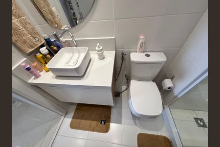 Apartamento à venda com 80m², 2 quartos e 1 vaga Apartamento à venda com 80m², 2 quartos e 1 vagaBanheiro