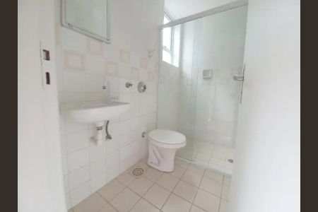 Banheiro  de apartamento para alugar com 1 quarto, 43m² em Rio Branco, Porto Alegre