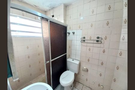 Banheiro de apartamento para alugar com 1 quarto, 34m² em Itararé, Santos