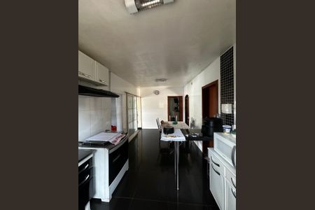 Casa à venda com 3 quartos, 510m² em Dom Bosco, Belo Horizonte