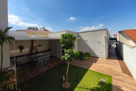 Casa à venda com 234m², 3 quartos e 1 vaga Casa à venda com 234m², 3 quartos e 1 vagaÁrea gourmet - Quintal