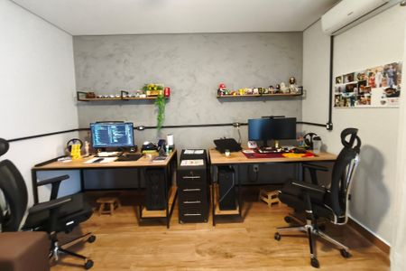 Casa à venda com 234m², 3 quartos e 1 vaga Casa à venda com 234m², 3 quartos e 1 vagaEscritório