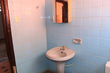 Casa para alugar com 220m², 3 quartos e 2 vagasBanheiro 1