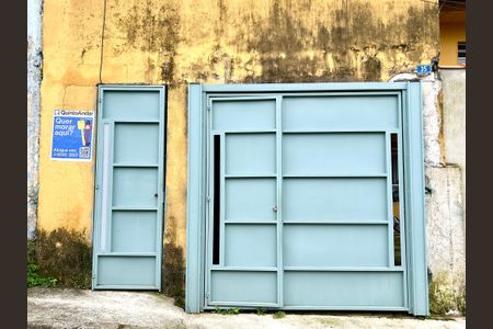 Casa para alugar com 60m², 2 quartos e 1 vagaPlaca instalada na fachada do imóvel 