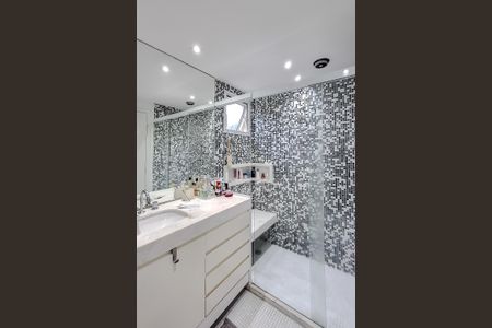 Apartamento à venda com 176m², 3 quartos e 3 vagasBanheiro da Suíte 1