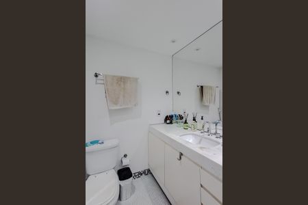 Apartamento à venda com 176m², 3 quartos e 3 vagasBanheiro da Suíte 1